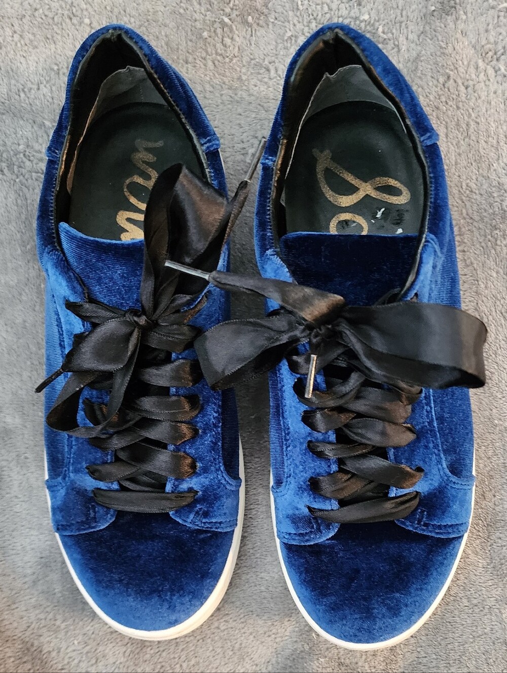 Sam Edelman Marlow Blue Velvet Sneakers • Women’s Size 7 • Black Ribbon Lace